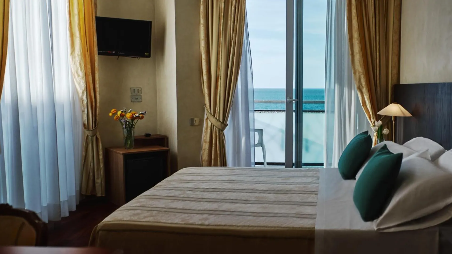 Hotel Negresco Cattolica