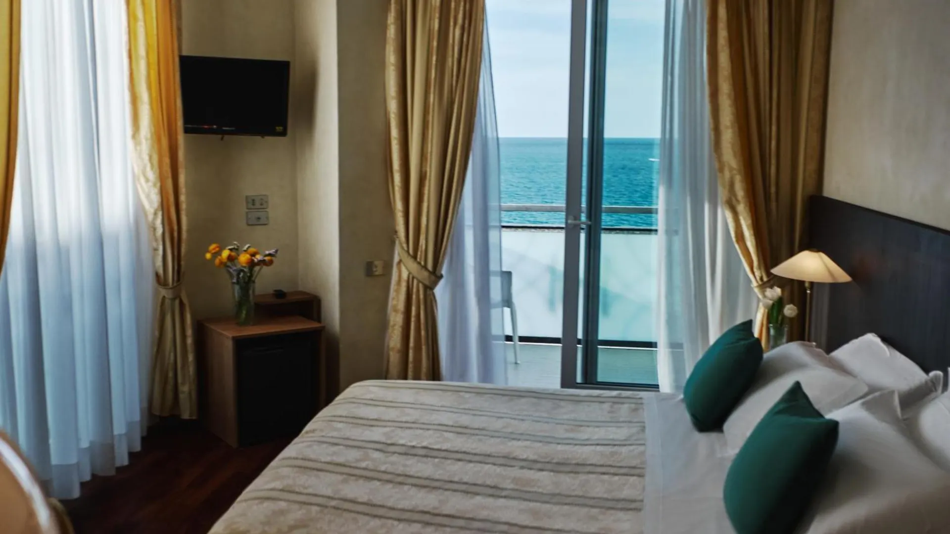 Hotel Negresco Cattolica